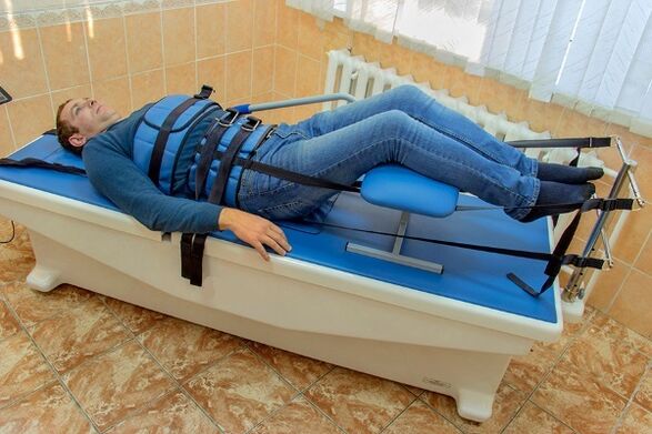 D'Traktioun vun der Wirbelsäule fir Osteochondrosis