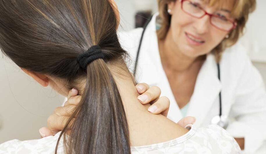 En Dokter ënnersicht e Patient mat OsteOchendrosis