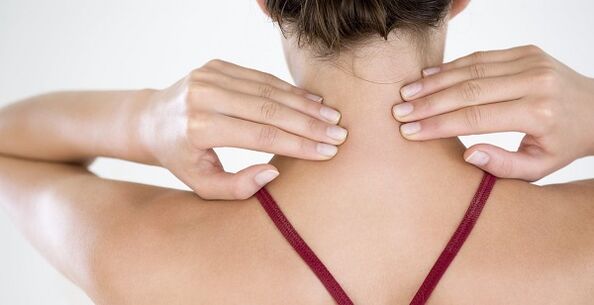 Hals Schmerz wéinst Osteochondrose