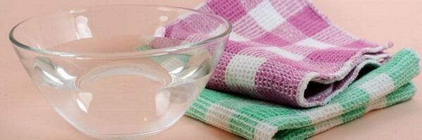 befeuchtt Handtuch fir Kompresse fir Gebärmutterkierper Osteochondrose