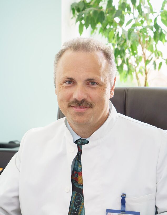 Dokter Orthopedist Mike